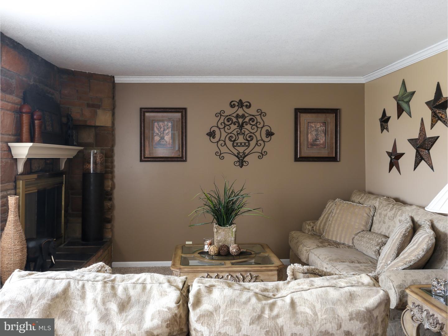 105 Line Road Trenton, NJ 08690 - Photo 8 of 25 Living Room
