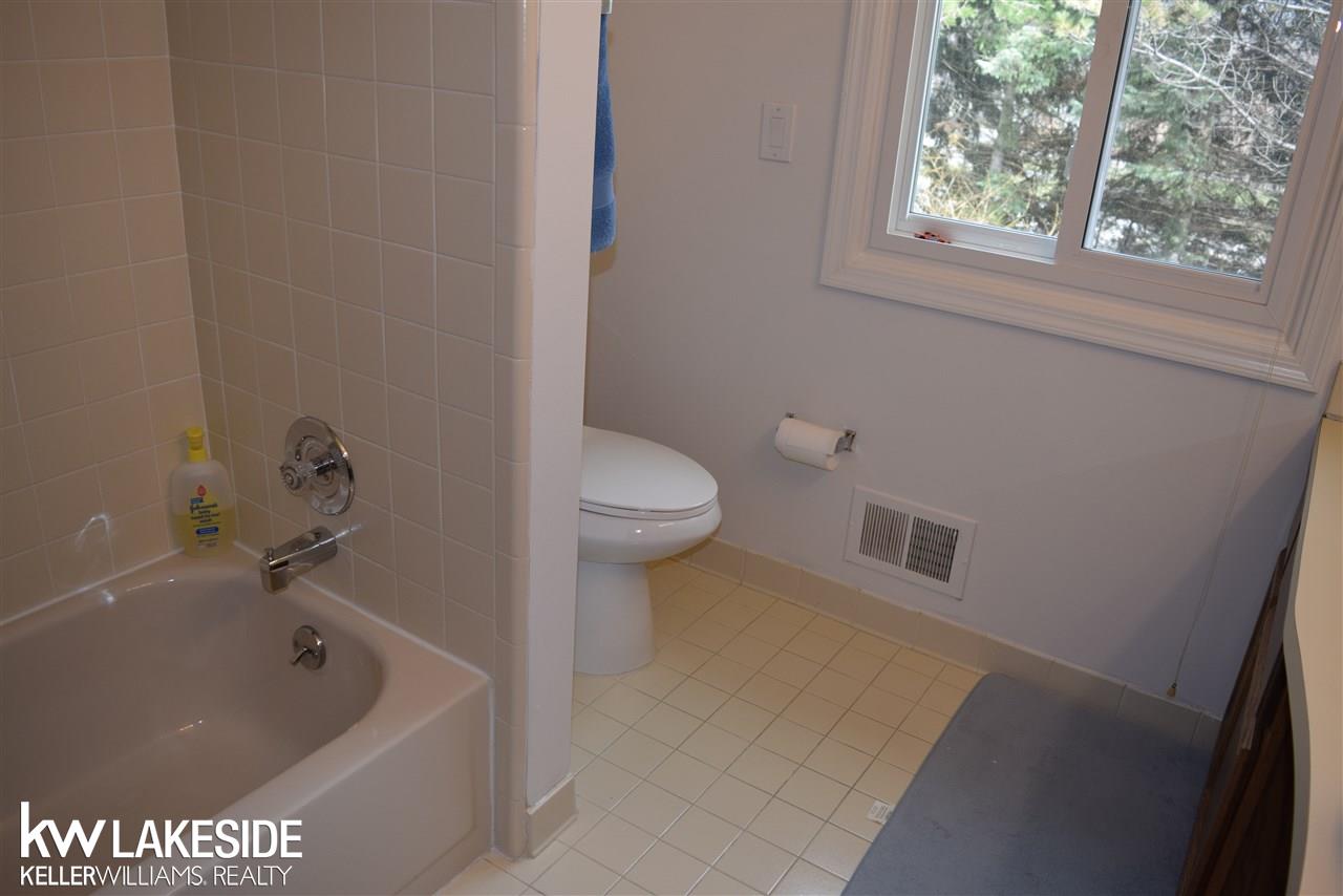 3199 Salem Drive Rochester, MI 48306 - Photo 52 of 64 31315844-51.JPG