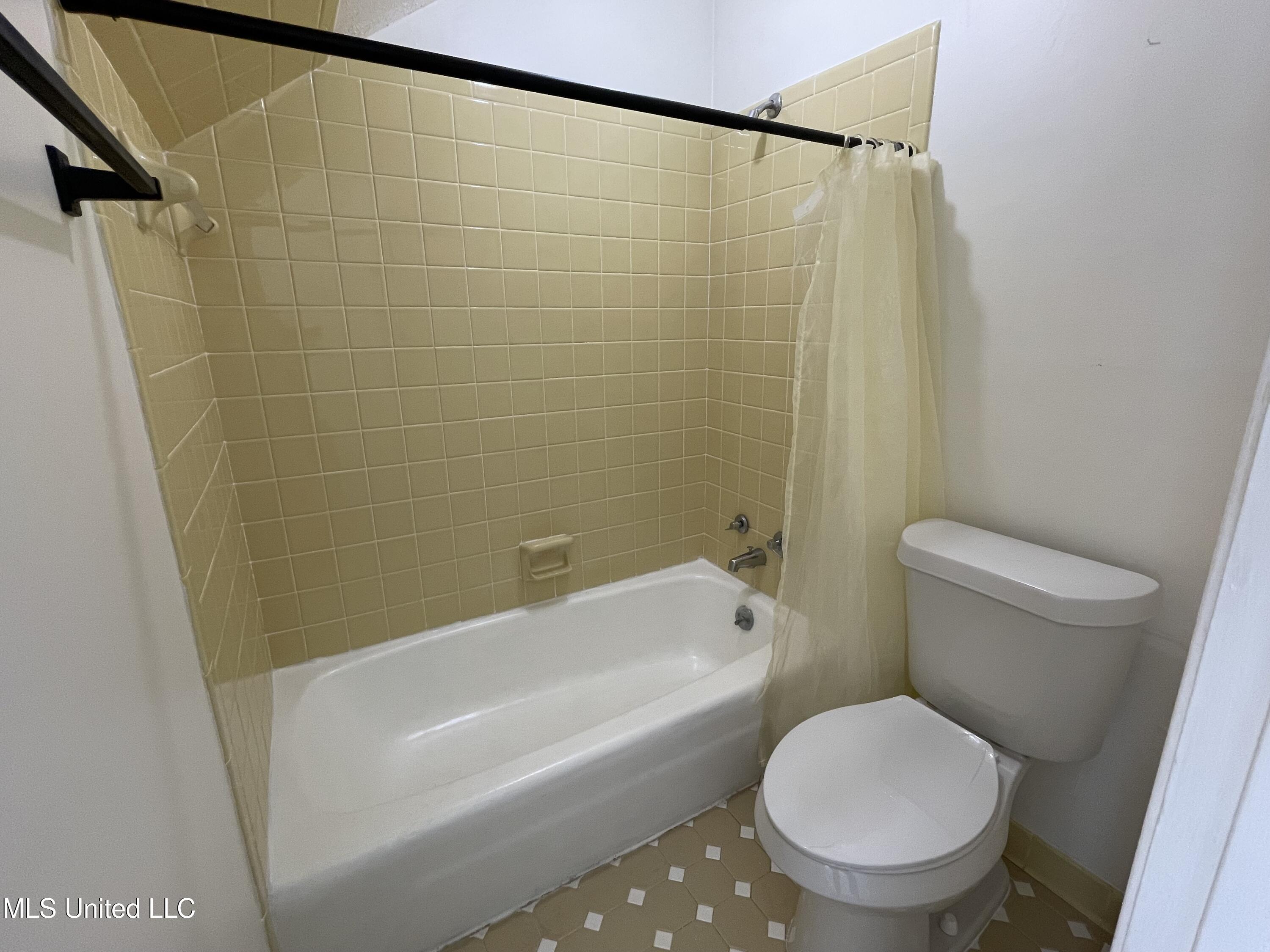 500 Charles Street Brookhaven, MS 39601 - Photo 26 of 33 IMG_0635