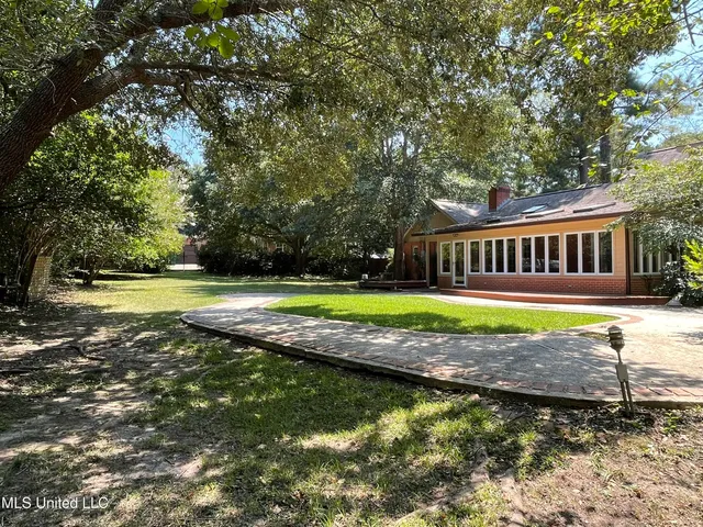 $380,000 | 500 Charles Street, Brookhaven, MS 39601