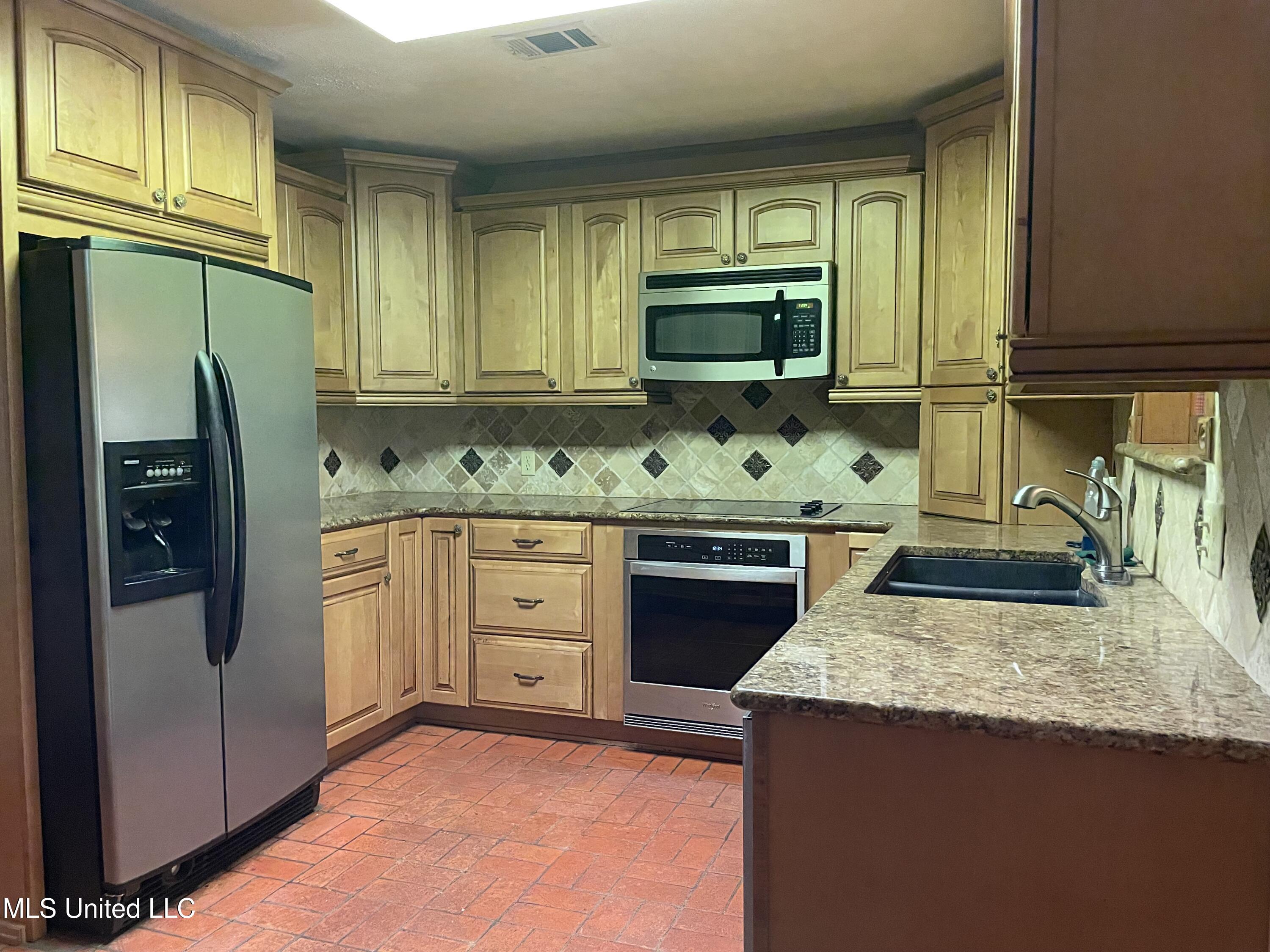 500 Charles Street Brookhaven, MS 39601 - Photo 6 of 33 IMG_0624