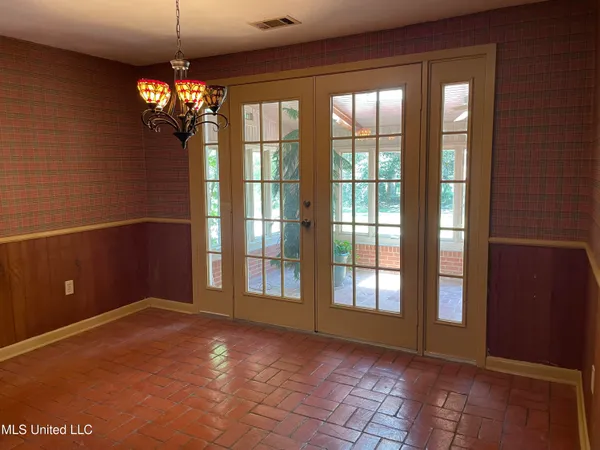 $359,900 | 500 Charles Street, Brookhaven, MS 39601