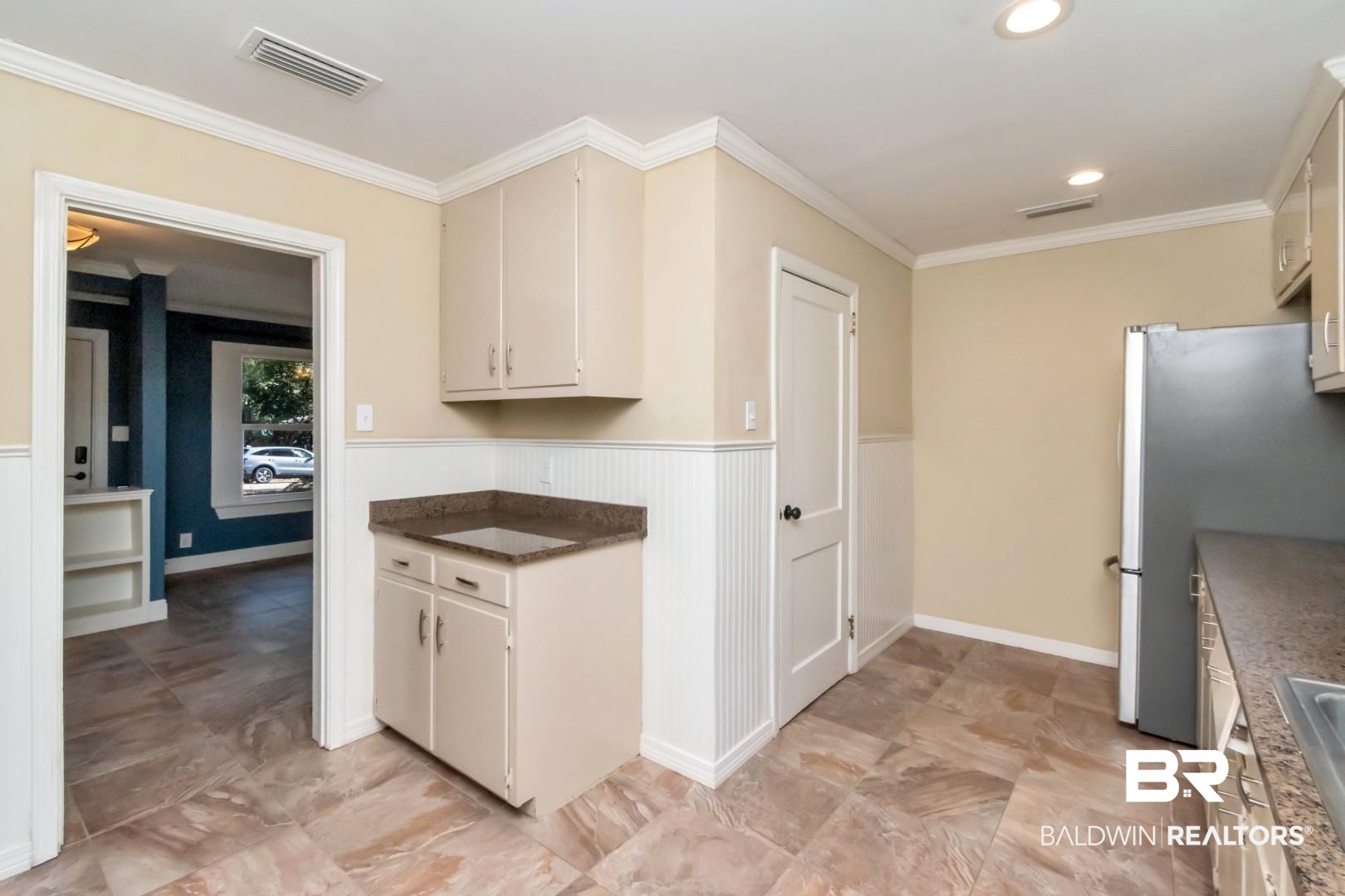 410 St John Place Mobile, AL 36609 - Photo 12 of 32 Kitchen featuring a wainscoted wall, crown molding, and recessed lighting