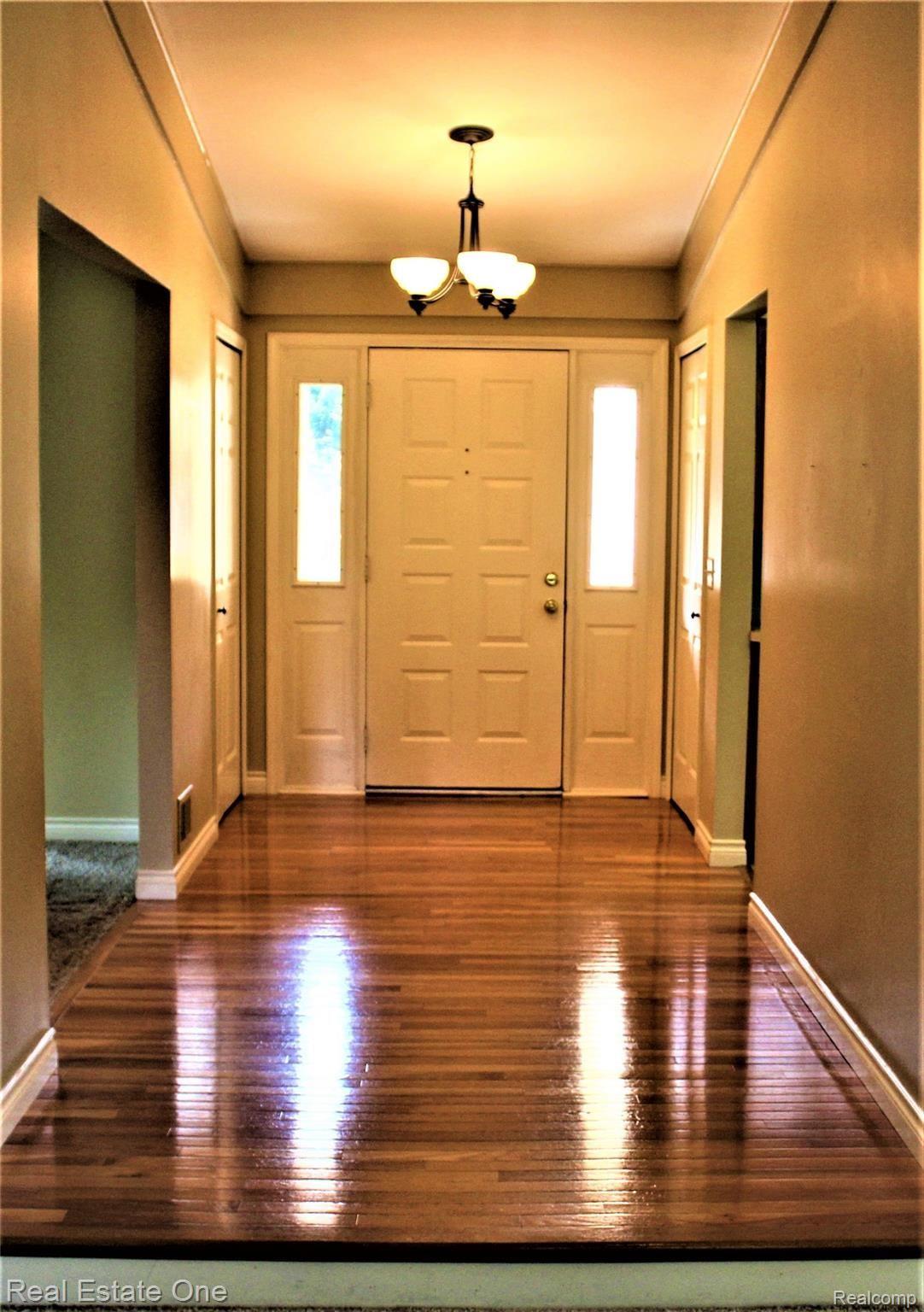 648 Kentucky Drive Rochester, MI 48307 - Photo 7 of 21 1-6.jpg
