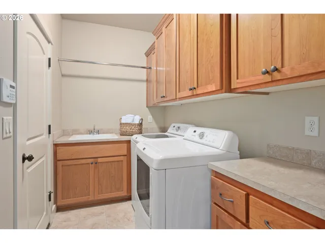 $735,000 | 6032 Graystone Loop, Springfield, OR 97478