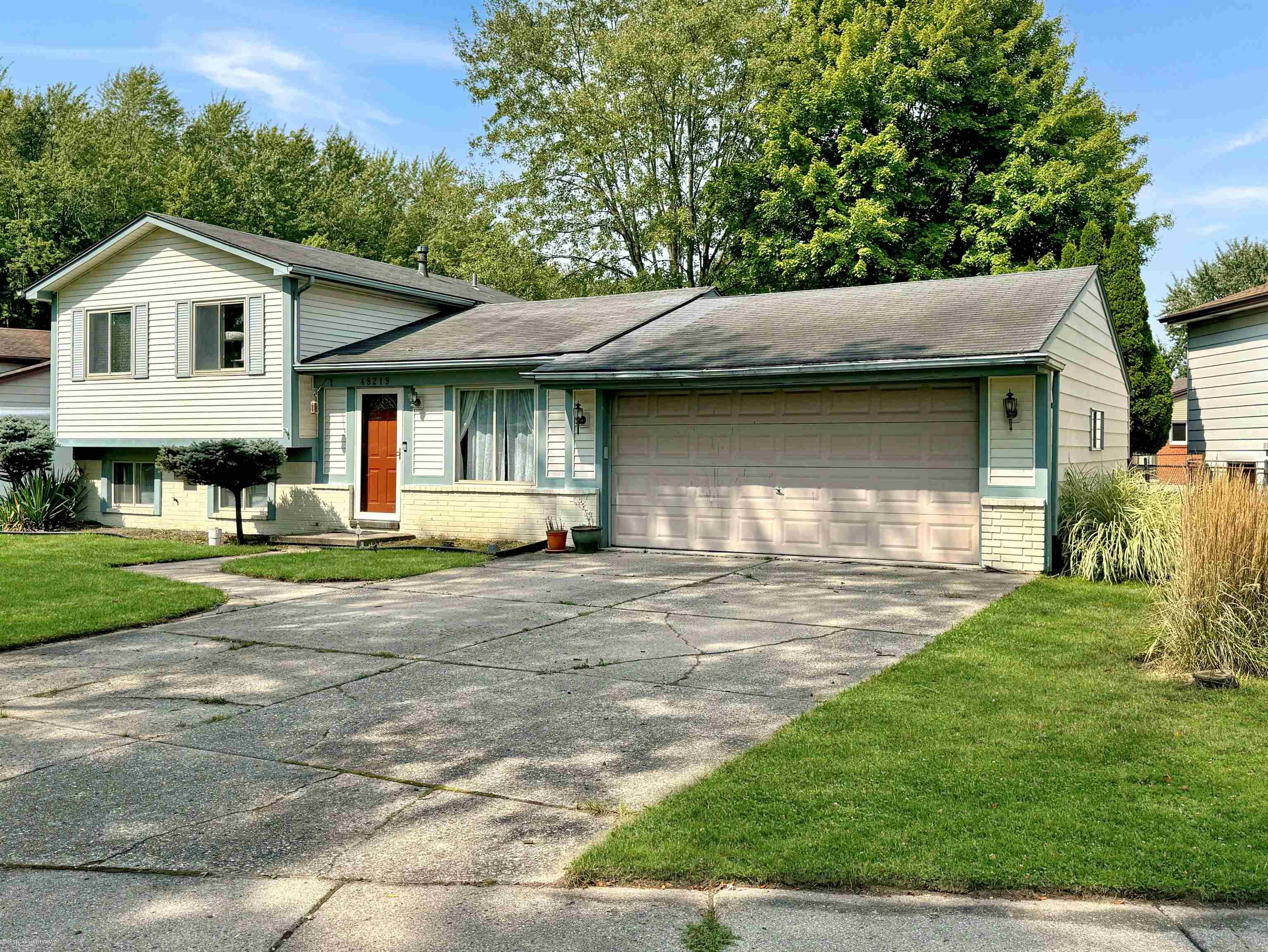 48219 Menter Street Chesterfield, MI 48047 - Photo 2 of 25
