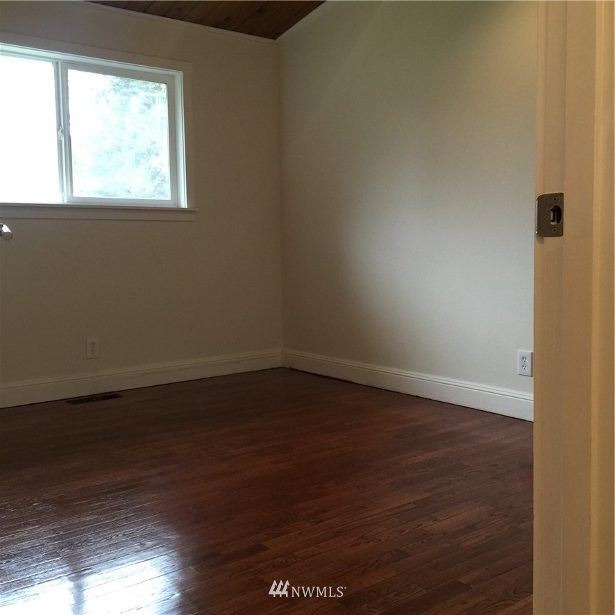 12433 156th Avenue Southeast Renton, WA 98059 - Photo 11 of 15 Gallery Image 11