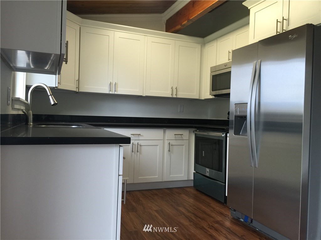 12433 156th Avenue Southeast Renton, WA 98059 - Photo 5 of 15 Gallery Image 5