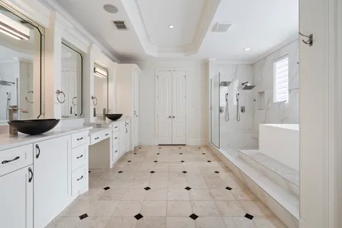 $2,590,000 | 3844 Bellefontaine, Houston, TX 77025