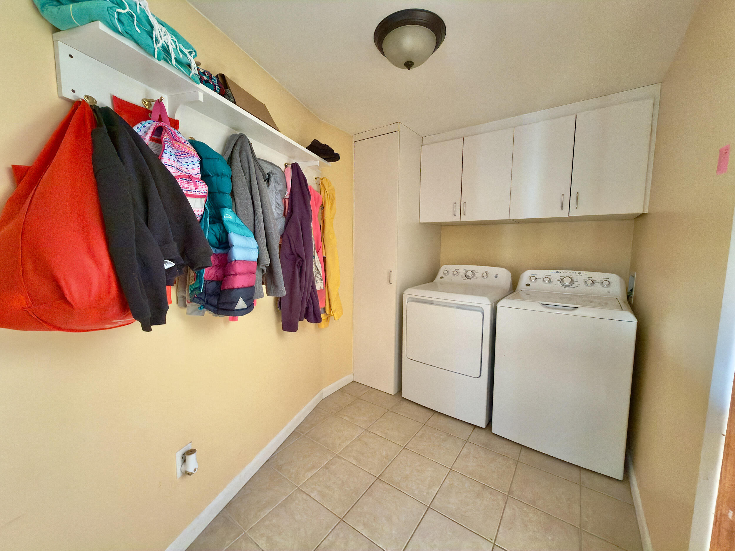 21 Mitchell Street Lewiston, ME 04240 - Photo 3 of 24 IMG_6145