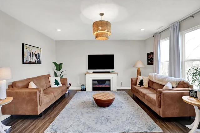 $595,000 | 2724 Daisy Court, Columbus, IN 47201