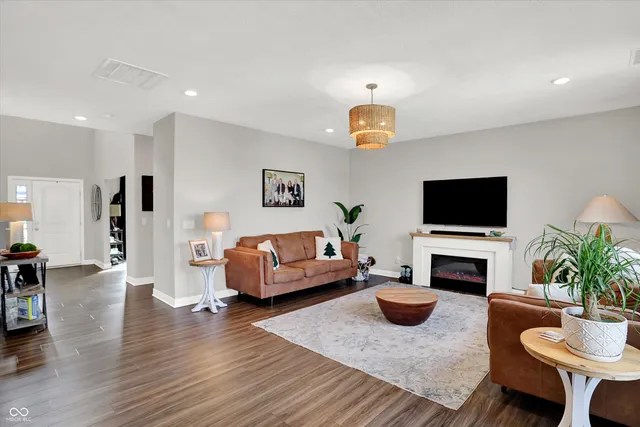 $595,000 | 2724 Daisy Court, Columbus, IN 47201