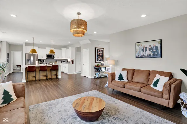 $595,000 | 2724 Daisy Court, Columbus, IN 47201