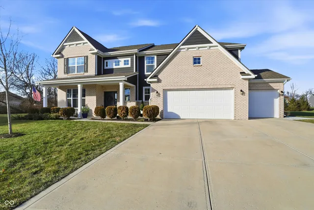 $595,000 | 2724 Daisy Court, Columbus, IN 47201