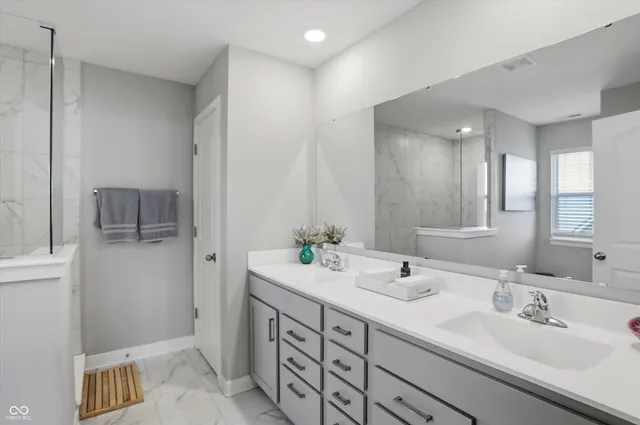 $595,000 | 2724 Daisy Court, Columbus, IN 47201