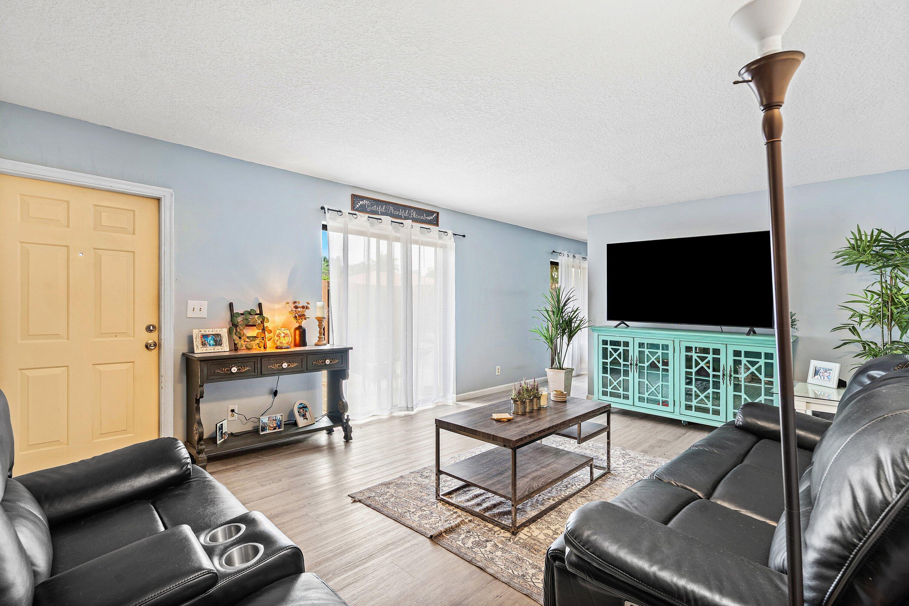 9 Atrium Circle, Unit A Atlantis, FL 33462 - Photo 10 of 18 016-9AtriumCircle-Atlantis-FL-33462-SMAL