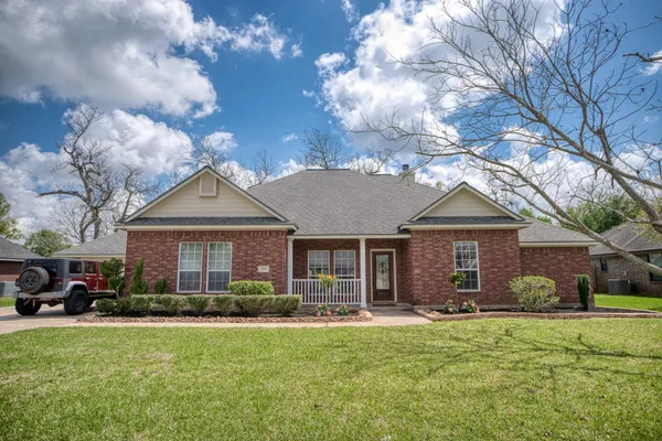 $398,000 | 309 Williamsburg Avenue, Clute, TX 77531