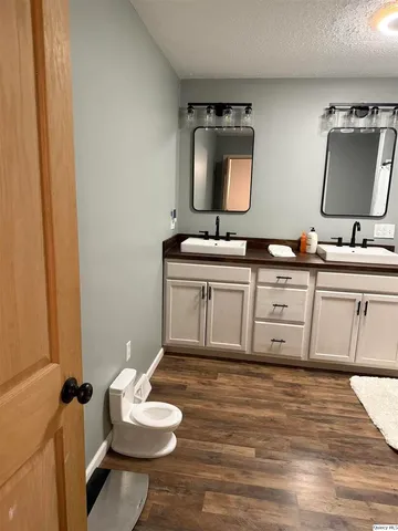 $247,500 | 6410 Hickory Grove North, Quincy, IL 62305