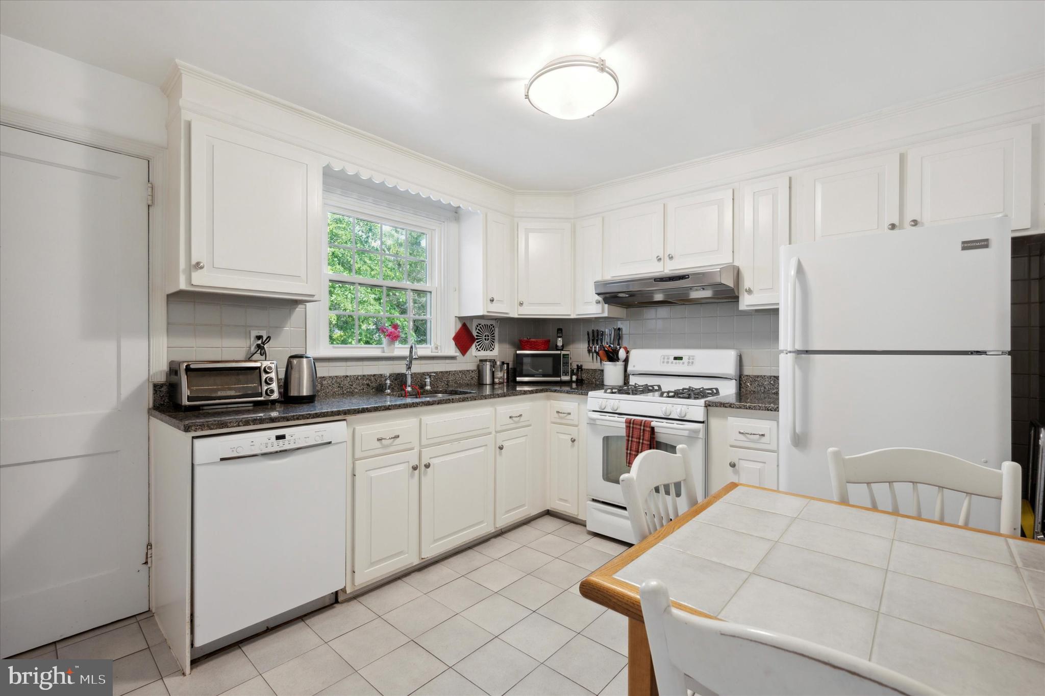 410 Briarwood Road Wallingford, PA 19086 - Photo 11 of 25