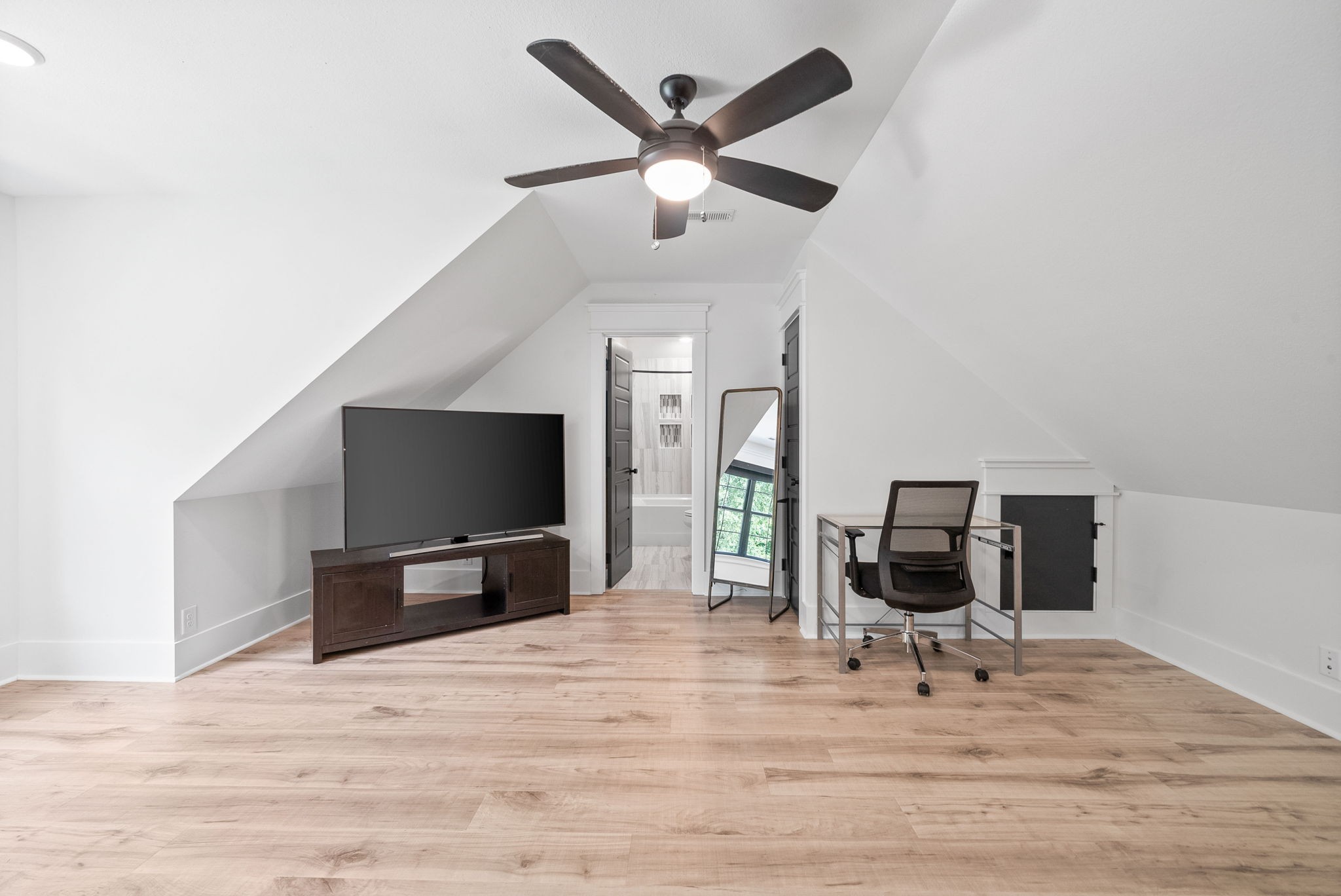 2480 Jarrell Ridge Road Clarksville, TN 37043 - Photo 51 of 69 a living room with furniture and a flat screen tv
