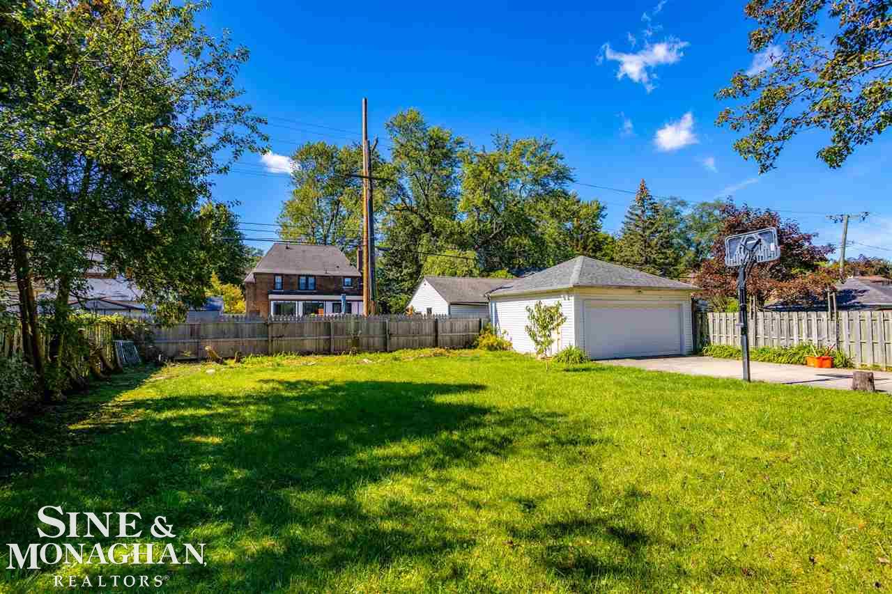 1377 Devonshire Road Grosse Pointe, MI 48230 - Photo 36 of 40 50059923-35.JPG