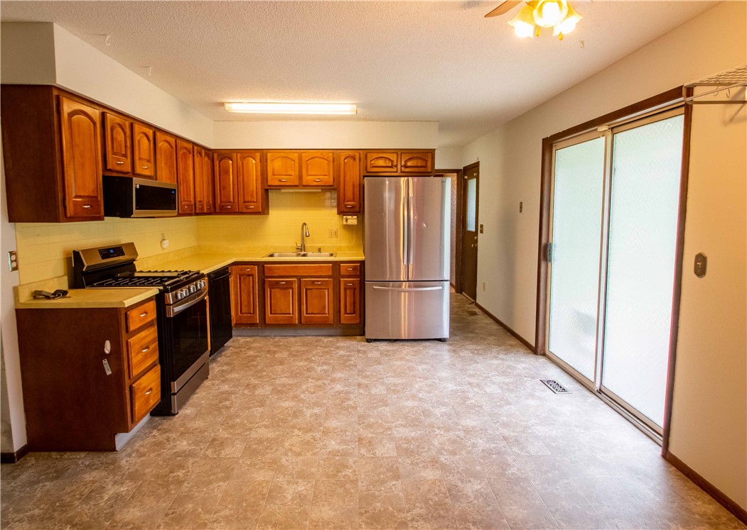 1021 Sunset Ridge Danville, IL 61834 - Photo 4 of 16 Gallery Image 4