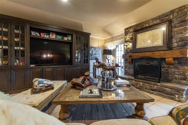 $4,945,500 | 9940 Cole Road, Pilot Point, TX 76258