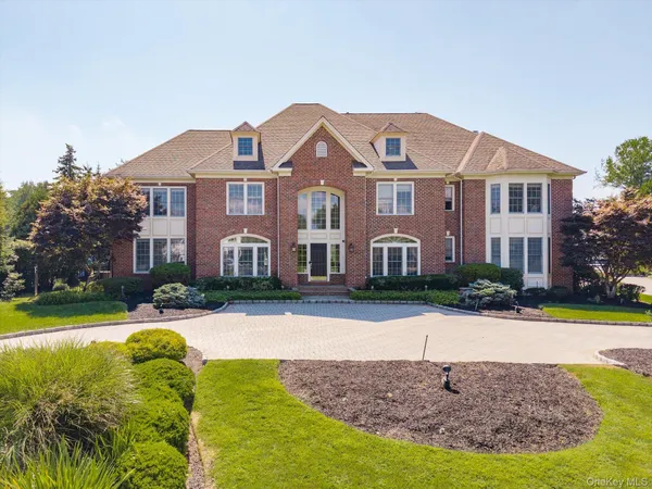 $2,850,000 | 26 Legends Circle, Melville, NY 11747