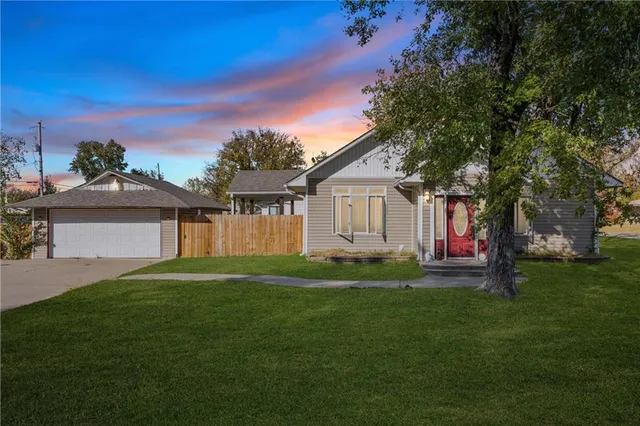 $255,000 | 401 North Vine Street, Caney, KS 67333