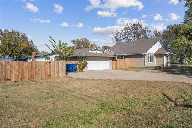 $255,000 | 401 North Vine Street, Caney, KS 67333