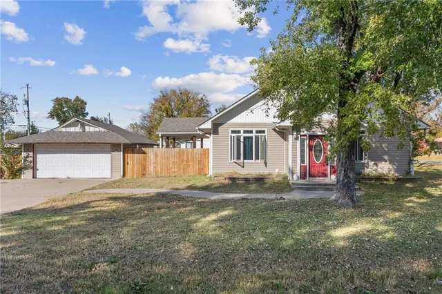 $255,000 | 401 North Vine Street, Caney, KS 67333