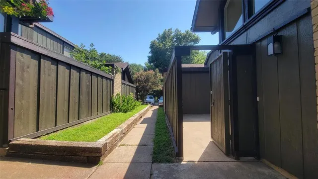 $1,500 | 4615 Country Creek Drive, Unit 1030, Dallas, TX 75236