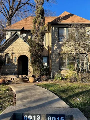 $1,975 | 6015 Ross Avenue, Dallas, TX 75206
