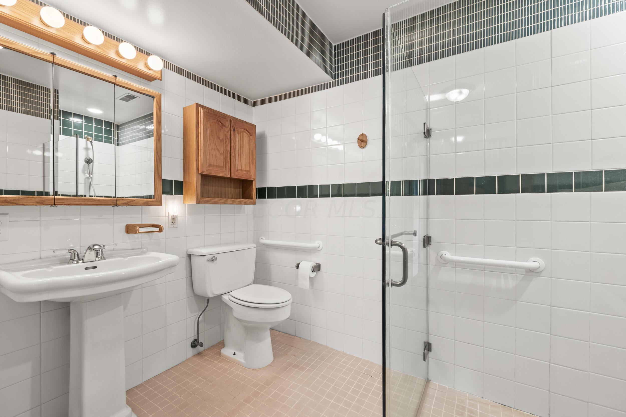 4605 Summit Road Southwest Pataskala, OH 43062 - Photo 35 of 44 62_bathroom 3