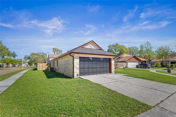 a view of a yard in front of a house with a yard