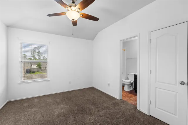 a view of a livingroom with a workspace