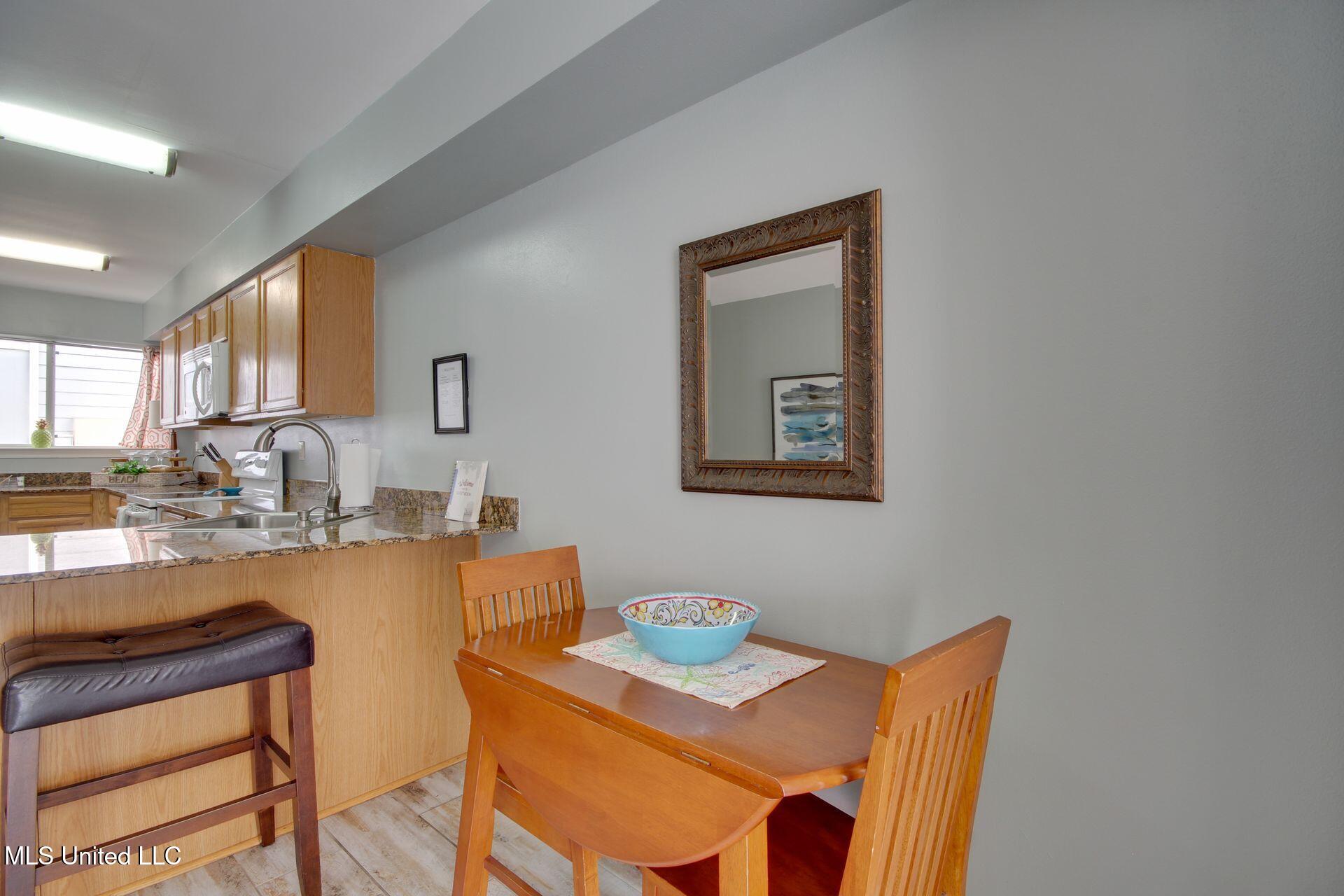 1664 Beach Boulevard, Unit 101 Biloxi, MS 39531 - Photo 14 of 26 oak shores 101 7