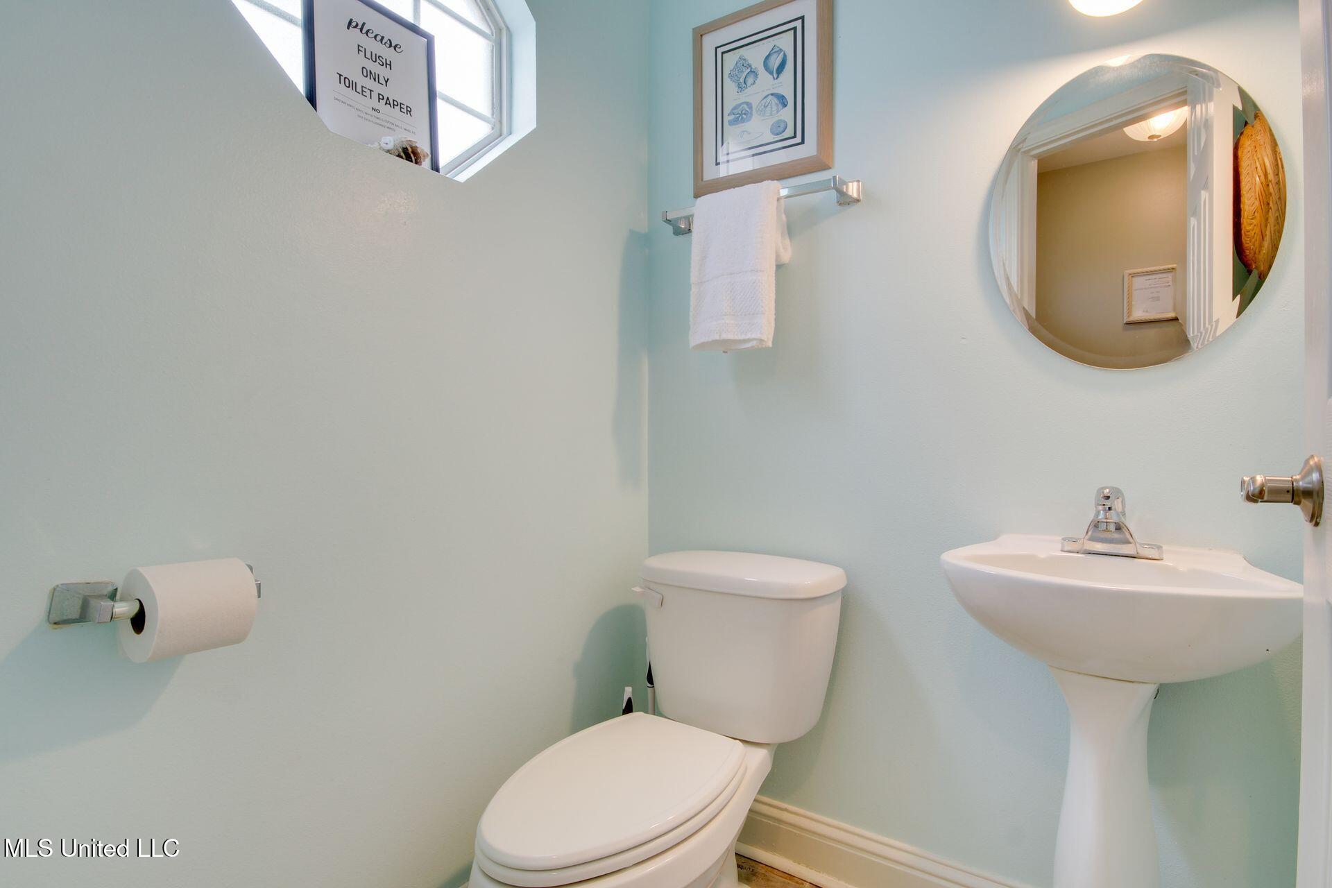 1664 Beach Boulevard, Unit 101 Biloxi, MS 39531 - Photo 15 of 26 oak shores 101 11