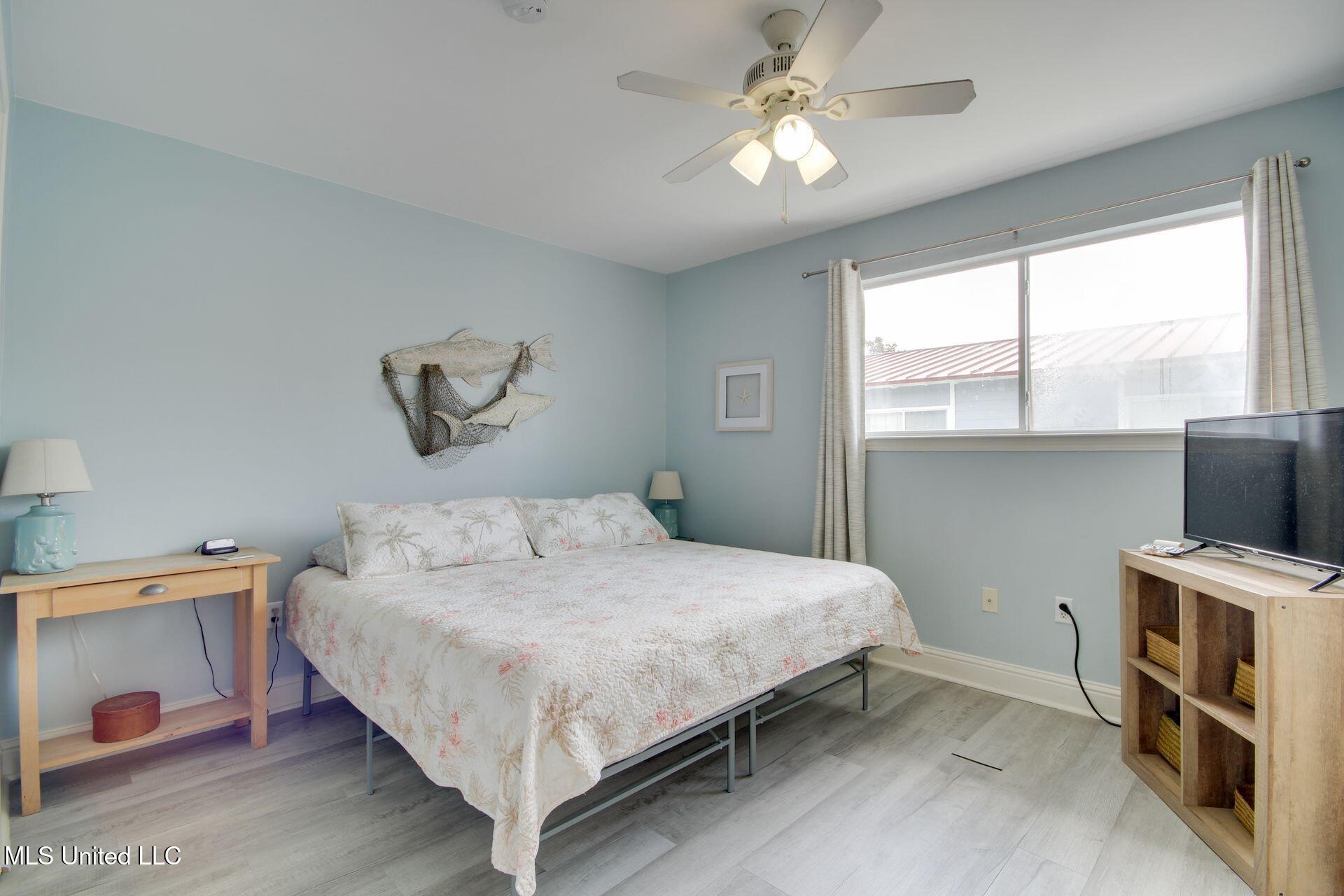 1664 Beach Boulevard, Unit 101 Biloxi, MS 39531 - Photo 16 of 26 oak shores 101 12