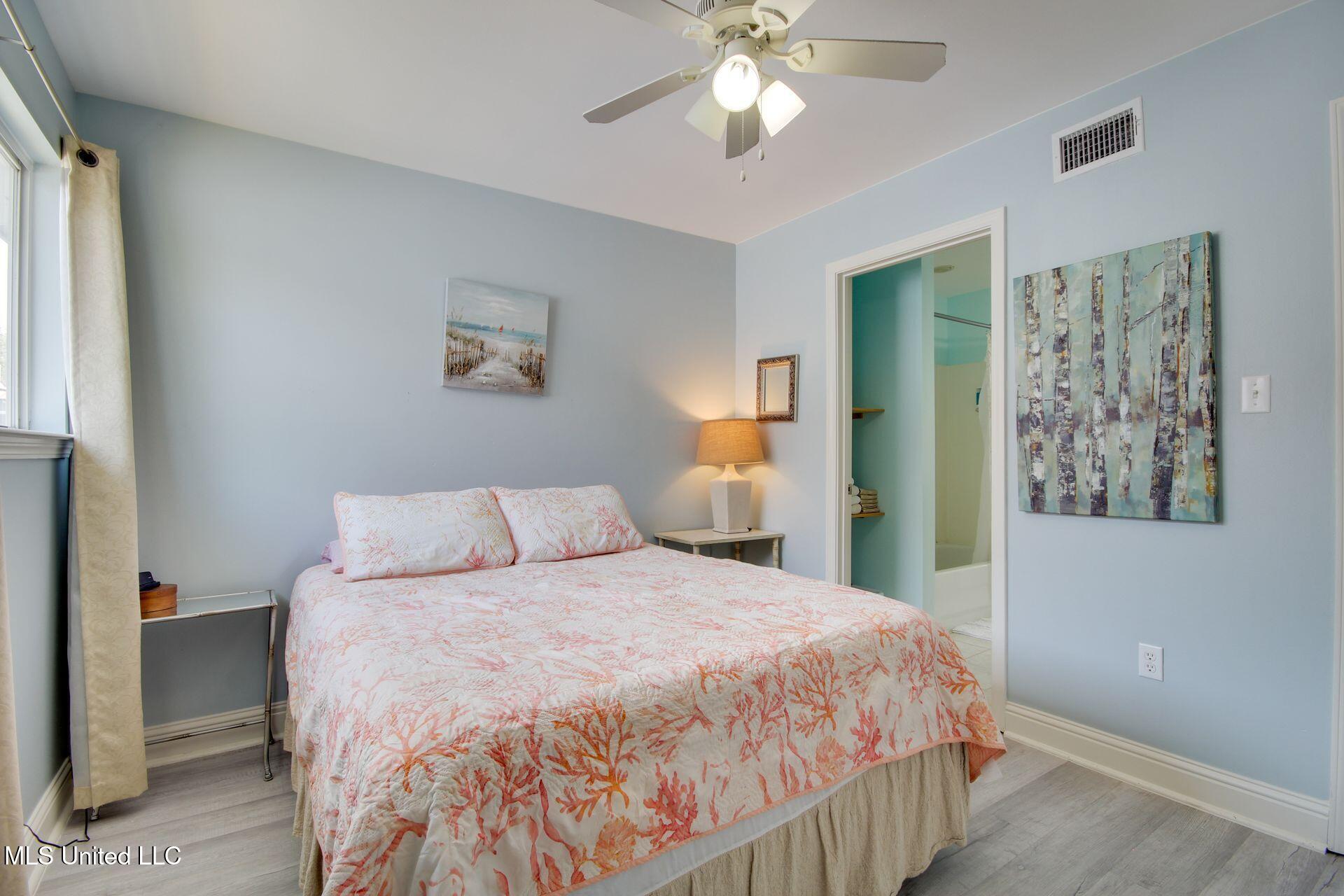 1664 Beach Boulevard, Unit 101 Biloxi, MS 39531 - Photo 18 of 26 oak shores 101 16