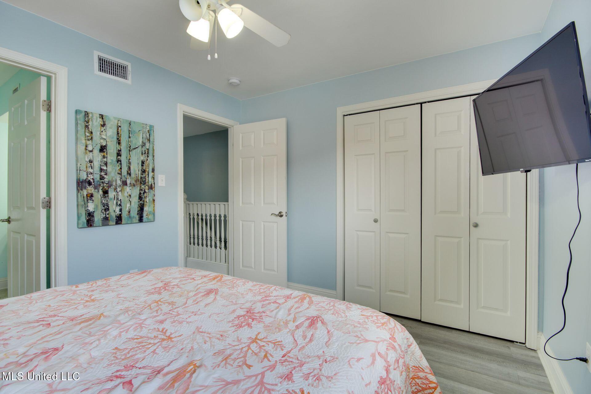 1664 Beach Boulevard, Unit 101 Biloxi, MS 39531 - Photo 19 of 26 oak shores 101 17