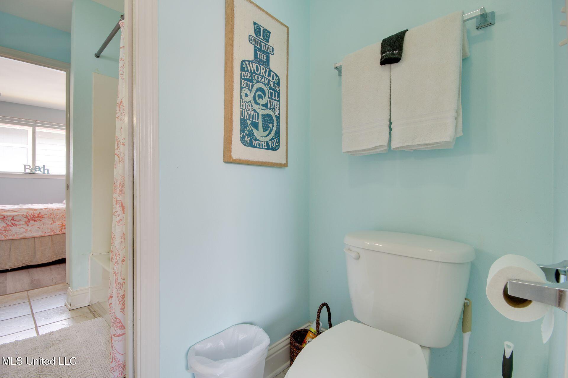 1664 Beach Boulevard, Unit 101 Biloxi, MS 39531 - Photo 20 of 26 oak shores 101 15