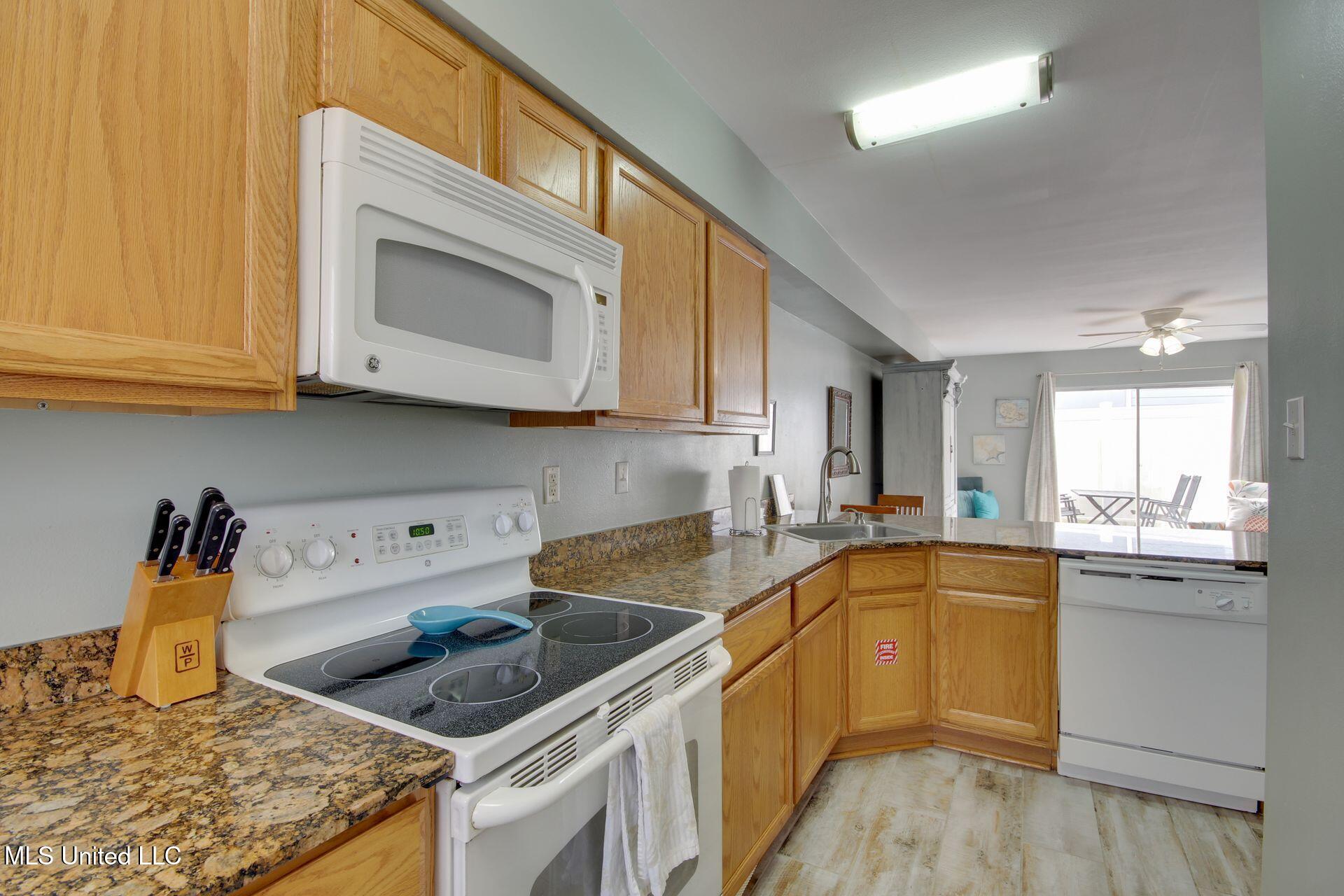 1664 Beach Boulevard, Unit 101 Biloxi, MS 39531 - Photo 10 of 26 oak shores 101 9