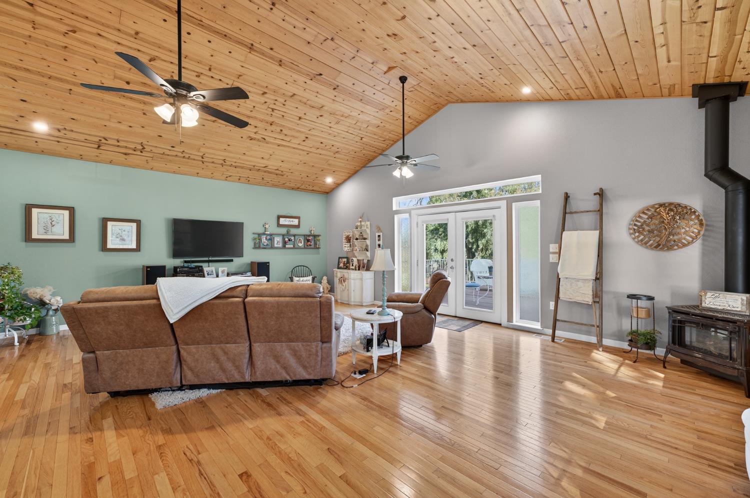 3740 Bell Road Auburn, CA 95602 - Photo 40 of 65 a living room with furniture and a large window