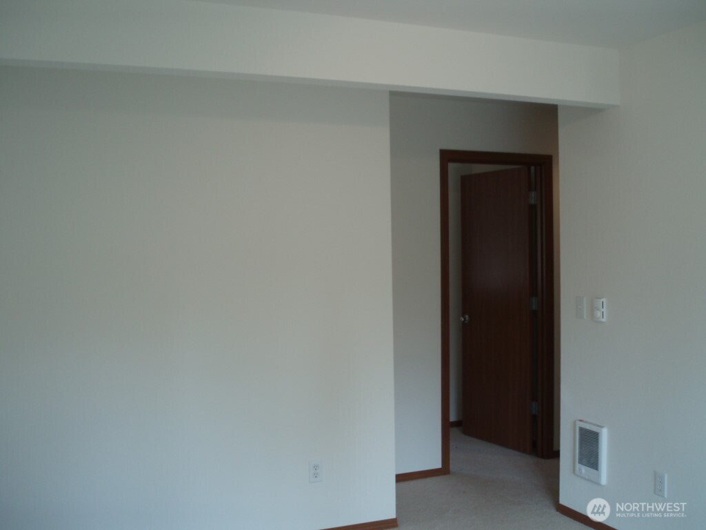 7223 Vandermark Road East Bonney Lake, WA 98391 - Photo 18 of 40
