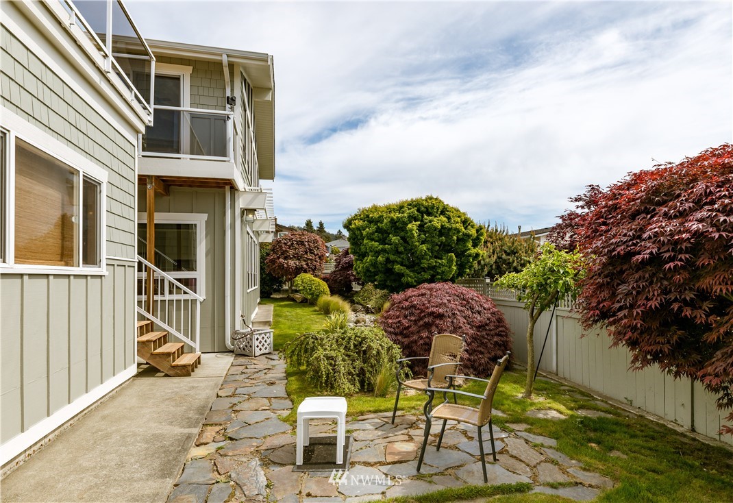 4913 Dundee Drive Anacortes, WA 98221 - Photo 27 of 40 a house view with a seating space