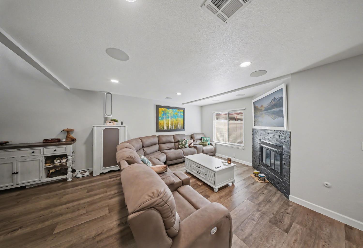 216 Tiffany Circle Ripon, CA 95366 - Photo 6 of 26 Gallery Image 6