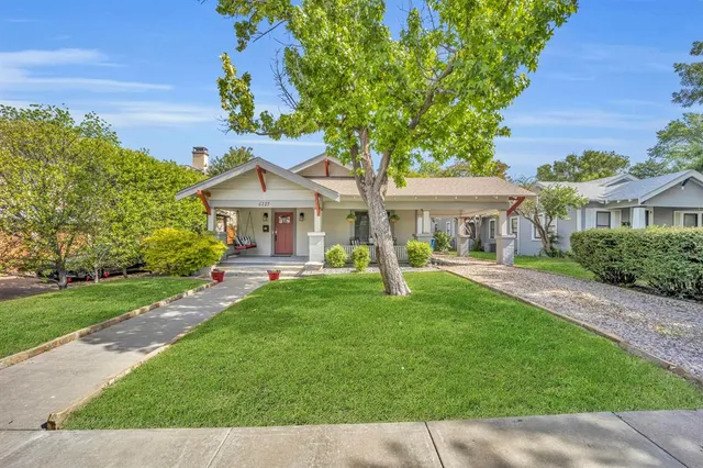 $820,000 | 6227 Lakeshore Drive, Dallas, TX 75214