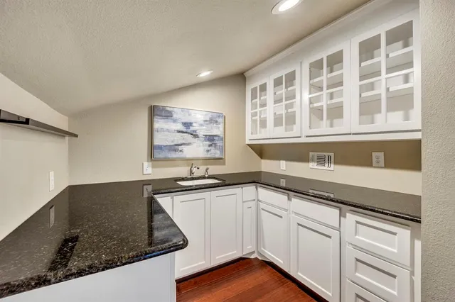 $820,000 | 6227 Lakeshore Drive, Dallas, TX 75214