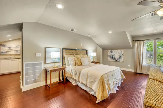 $820,000 | 6227 Lakeshore Drive, Dallas, TX 75214